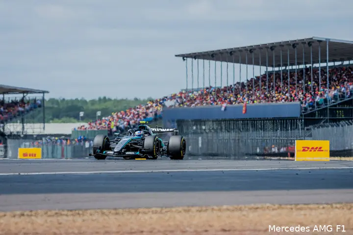 andrea-kimi-antonelli-mercedes-gp-groot-brittannie-2026-zaterdag-10
