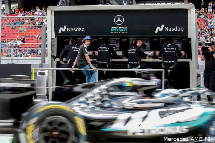 andrea-kimi-antonelli-mercedes-gp-hongarije-2026-vrijdag-pitmuur