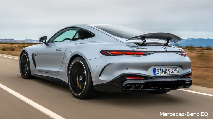 Verstappen wilde de AMG GT graag huren, maar uiteindelijk mocht alleen Vermeulen plaatsnemen achter het stuur. (Foto: Mercedes Benz EQ)