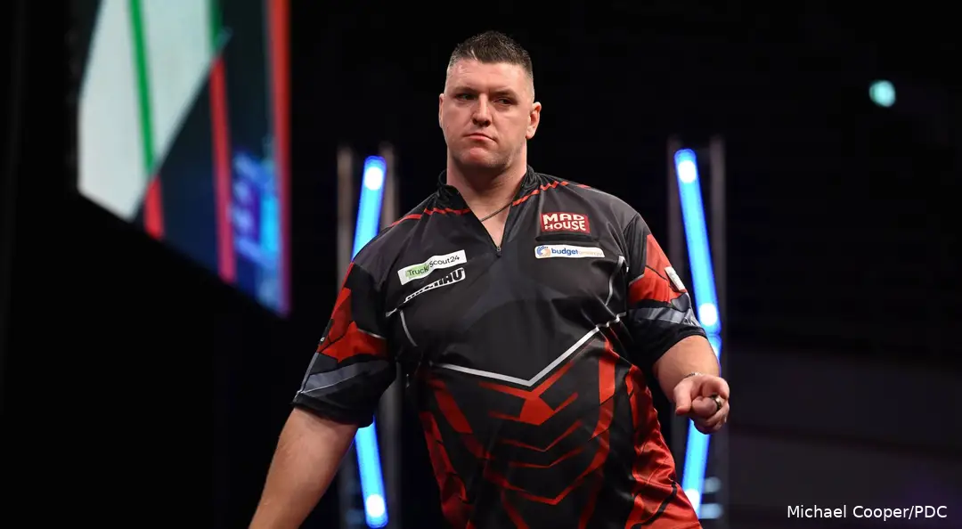 Daryl Gurney (2)