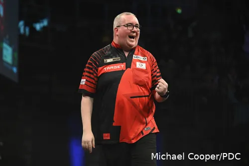 Stephen Bunting, like Dave Chisnall, is a Liverpool supporter