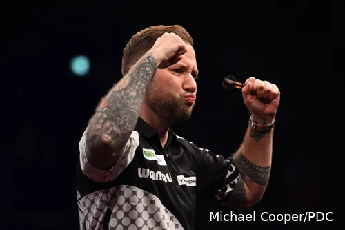 Noppert voegde zich als derde Nederlander bij de laatste acht op het EK Darts.