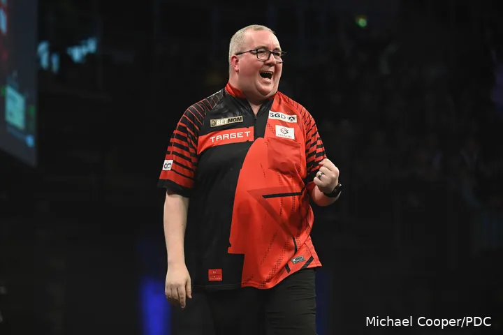 Stephen Bunting, like Dave Chisnall, is a Liverpool supporter