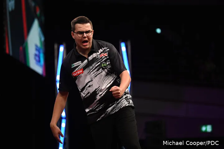 Gian van Veen gewann in der ersten Runde souverän mit 6:5 gegen Luke Humphries