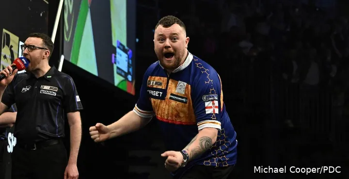 Josh Rock gelingt bei seinem Premier-League-Heimspiel in Belfast ein emotionaler 9-Darter – einer der bislang spektakulärsten Momente der laufenden Saison