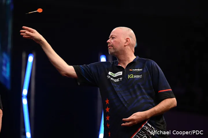 Levende legende Raymond van Barneveld in actie