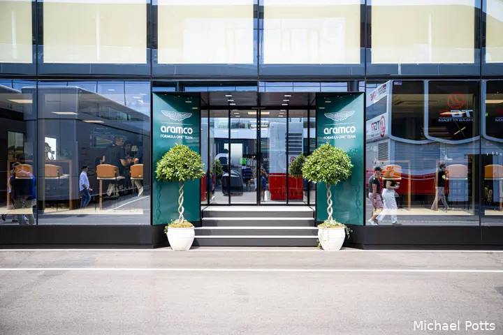 aston-martin-hongarije-gp-2026-hospitality-unit