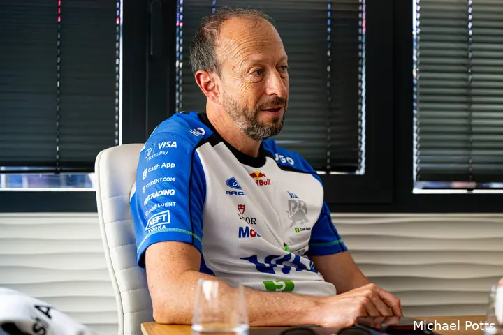 christoffer-lindén-racing-bulls-ceo-peter-bayer-silverstone-122