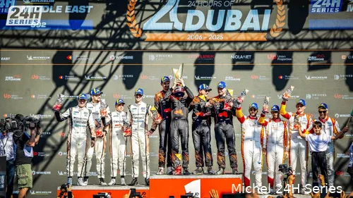 Van Eijndhoven en consorten (links) op het podium in Dubai (Foto: Michelin 24H Series).