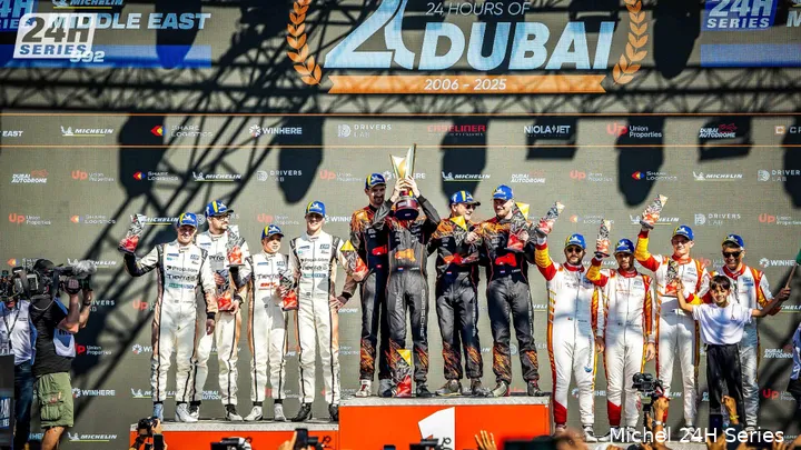 Van Eijndhoven en consorten (links) op het podium in Dubai (Foto: Michelin 24H Series).