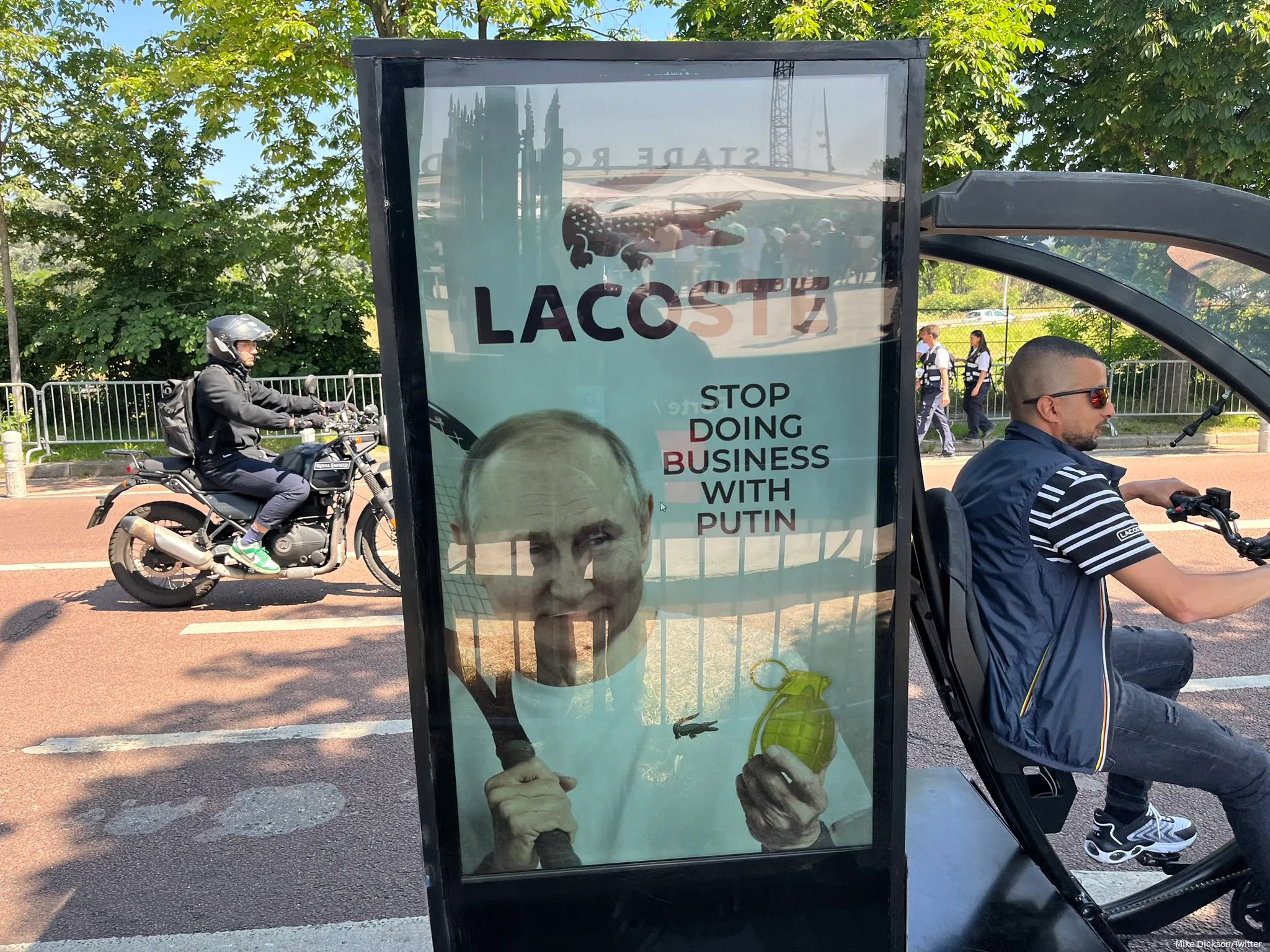 lacosteputin 64786dd797720