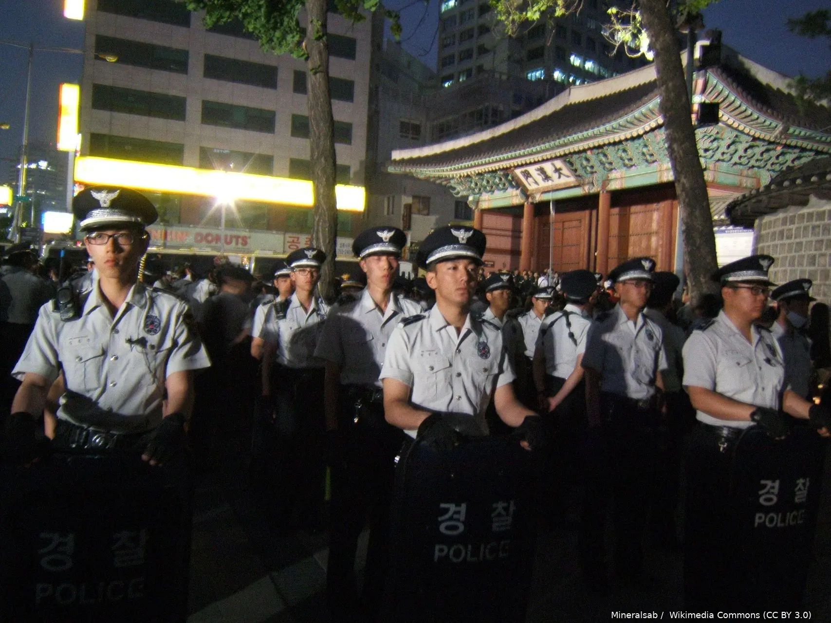2048px police officers blocking the street
