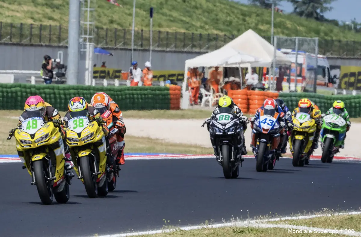 58254 r6 jdr wsbk action