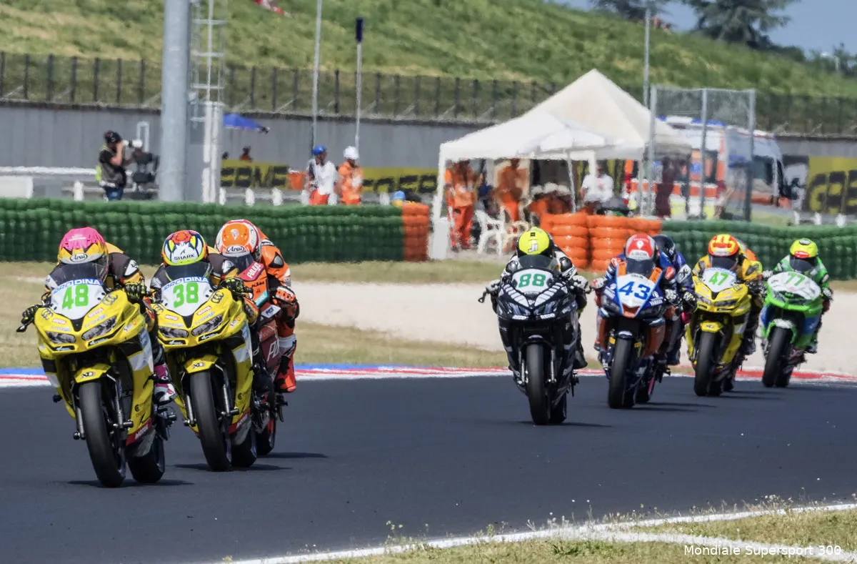 58254 r6 jdr wsbk action