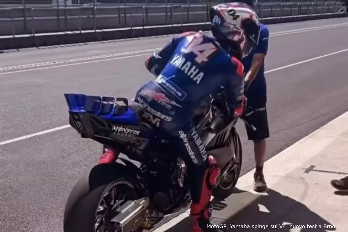 andrea dovizioso yamaha v4 motogp