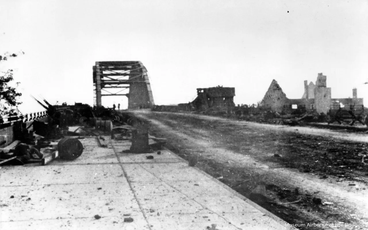 fatale foutenmuseum airborne at the bridgefoto van de noordelijke oprit van de rijnbrug iwm hu 2127