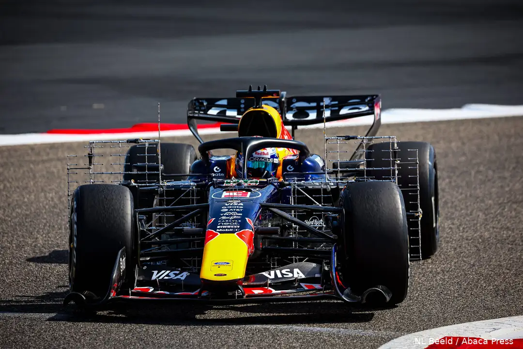 max-verstappen-red-bull-racing-rb22-bahrein-wintertest-1-aero-rake