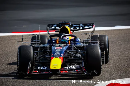 max-verstappen-red-bull-racing-rb22-bahrein-wintertest-1-aero-rake