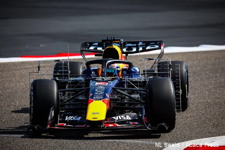 max-verstappen-red-bull-racing-rb22-bahrein-wintertest-1-aero-rake