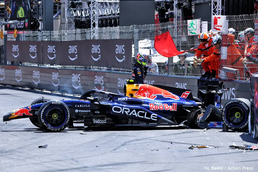 crash-isack-hadjar-red-bull-racing-monaco-vt1-rb22-15