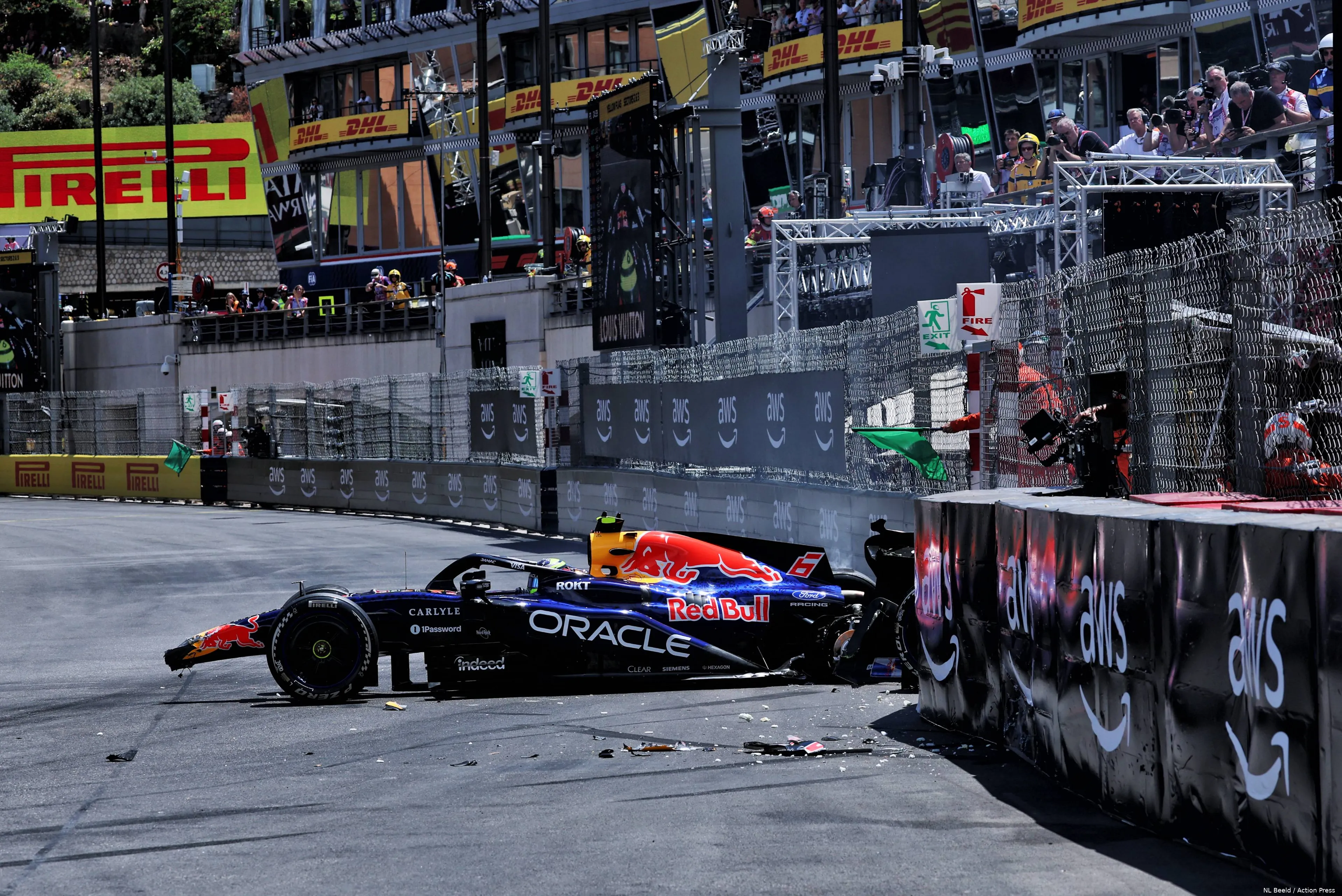 crash-isack-hadjar-red-bull-racing-monaco-vt1-rb22-14