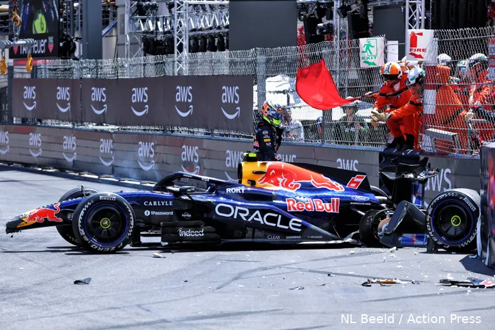 crash-isack-hadjar-red-bull-racing-monaco-vt1-rb22-15