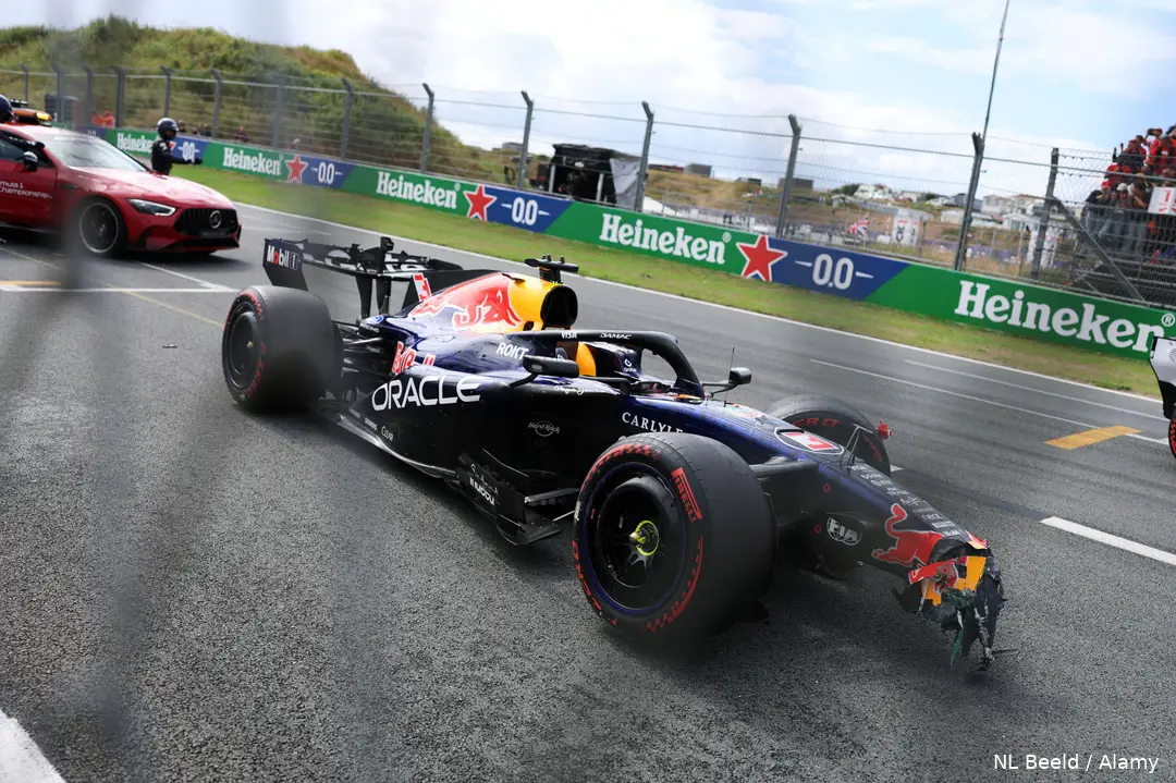 max-verstappen-crash-nederland-zandvoort-2026-medical-car-red-bull-racing-rb22-crash-117