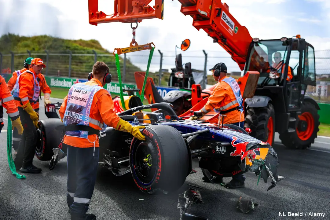 max-verstappen-crash-nederland-zandvoort-2026-medical-car-red-bull-racing-rb22-crash-119