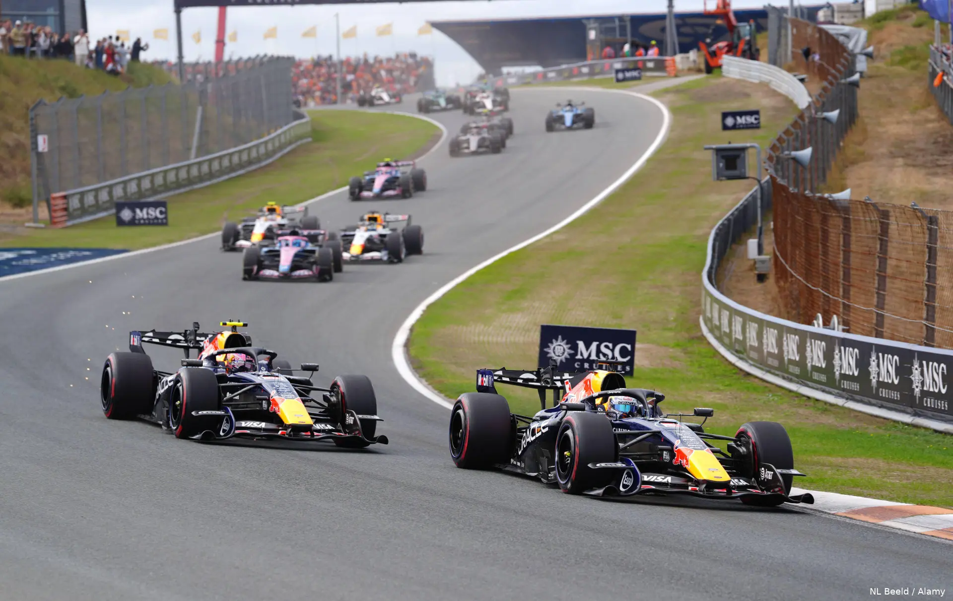 liam-lawson-max-verstappen-red-bull-racing-nederland-zandvoort-2026-start-12