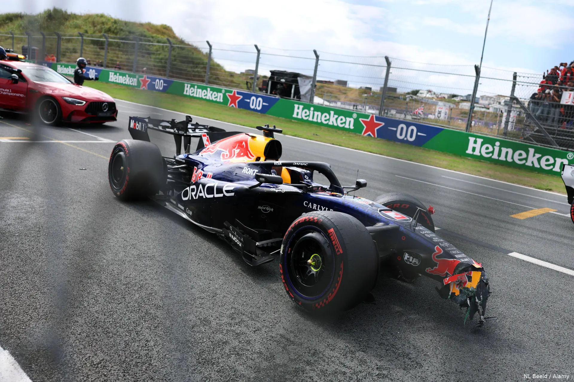 max-verstappen-crash-nederland-zandvoort-2026-medical-car-red-bull-racing-rb22-crash-113