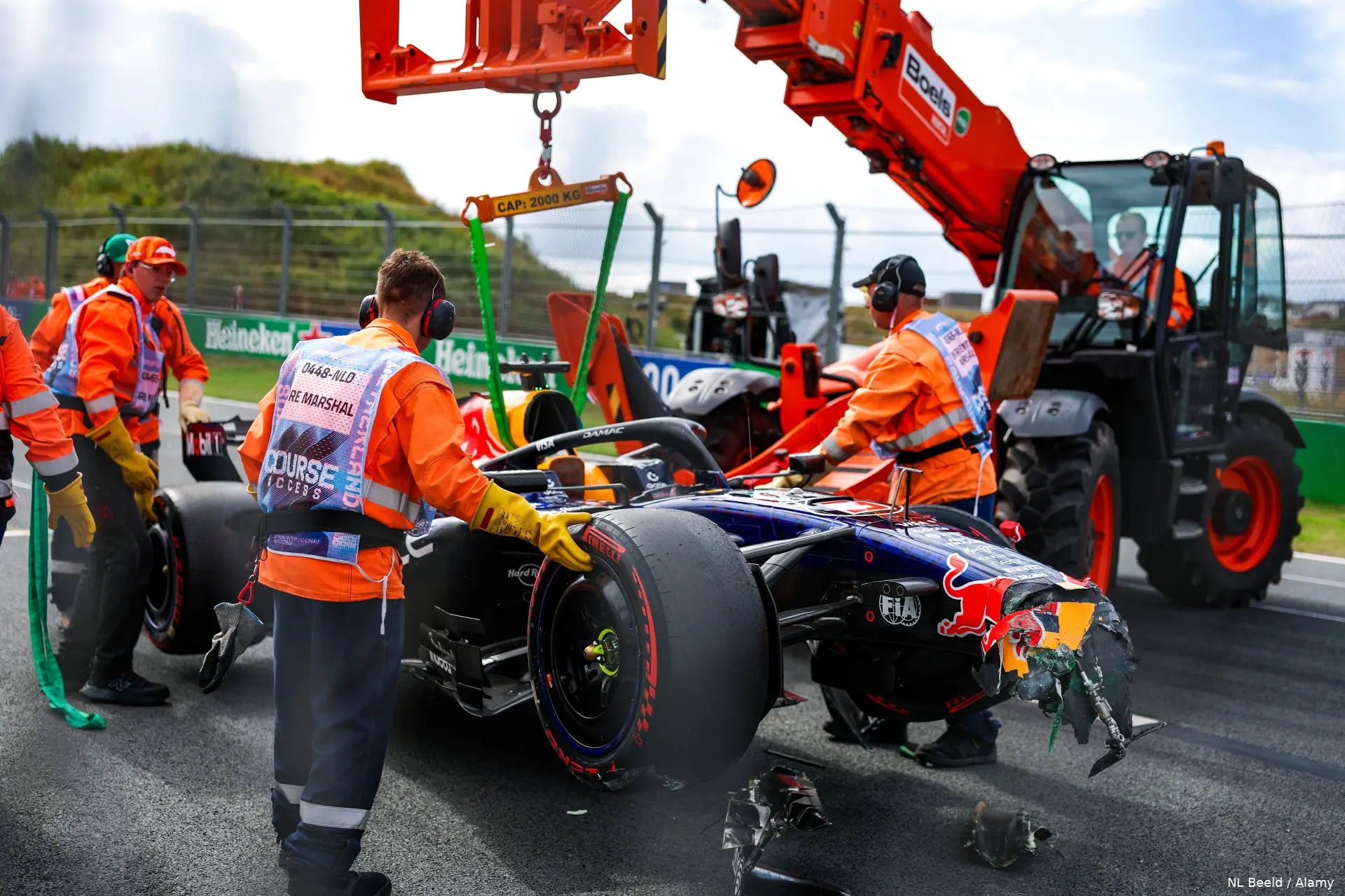 max-verstappen-crash-nederland-zandvoort-2026-medical-car-red-bull-racing-rb22-crash-119