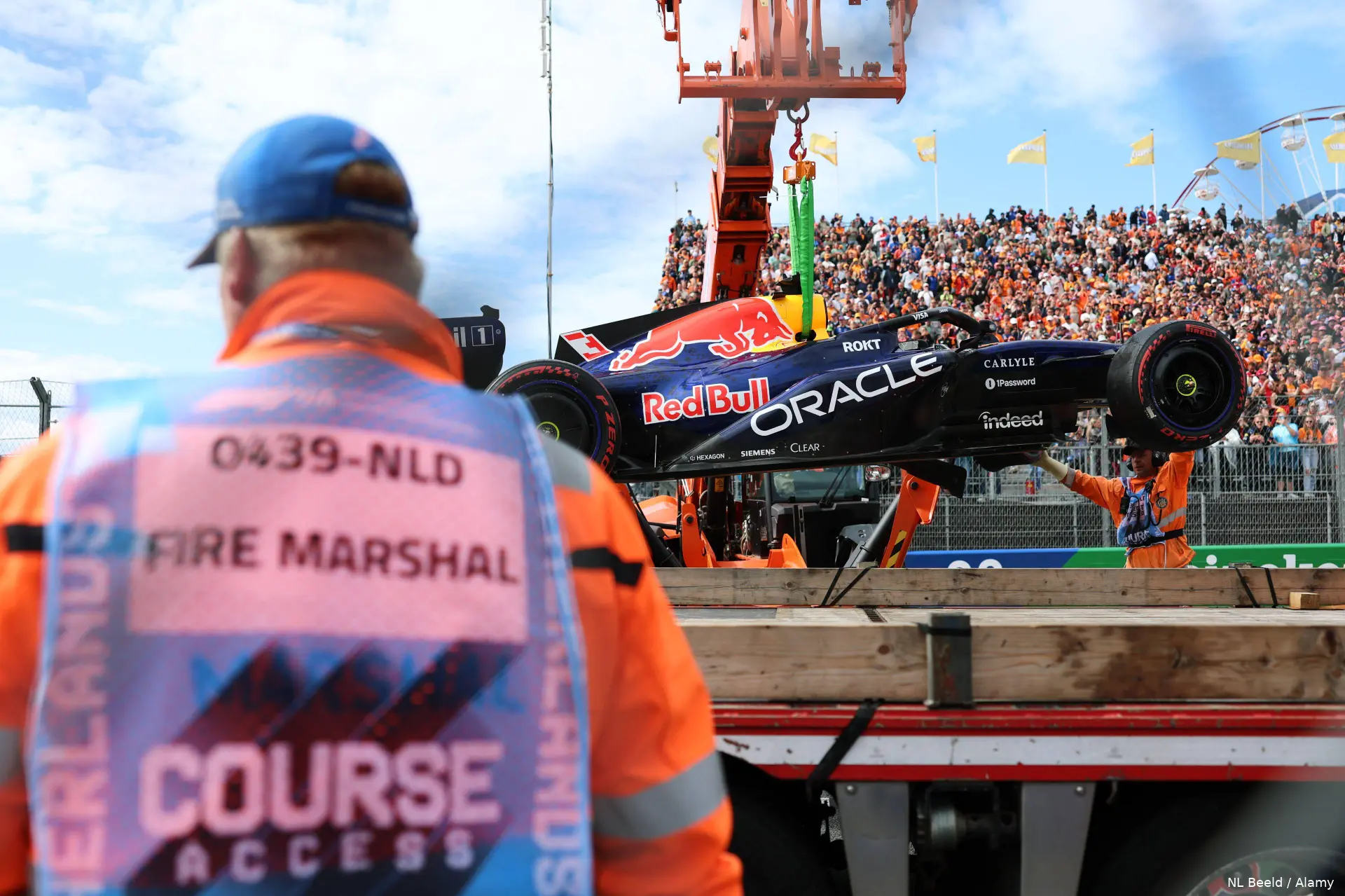 max-verstappen-crash-nederland-zandvoort-2026-medical-car-red-bull-racing-rb22-crash-13