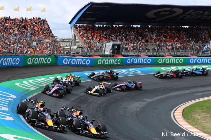 liam-lawson-max-verstappen-red-bull-racing-nederland-zandvoort-2026-start-1