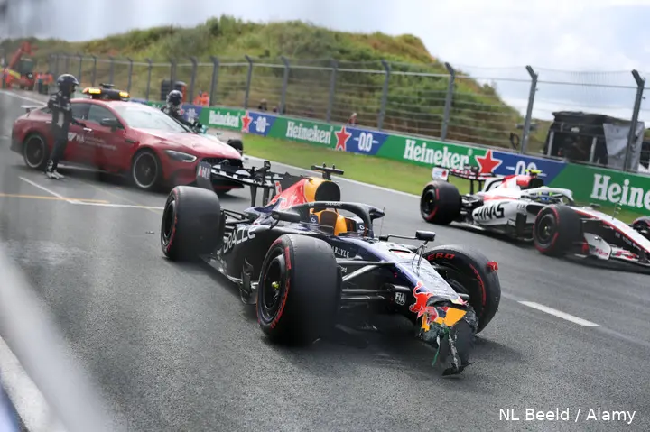 max-verstappen-crash-nederland-zandvoort-2026-medical-car-red-bull-racing-rb22-crash-1