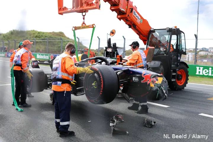 max-verstappen-crash-nederland-zandvoort-2026-medical-car-red-bull-racing-rb22-crash-111