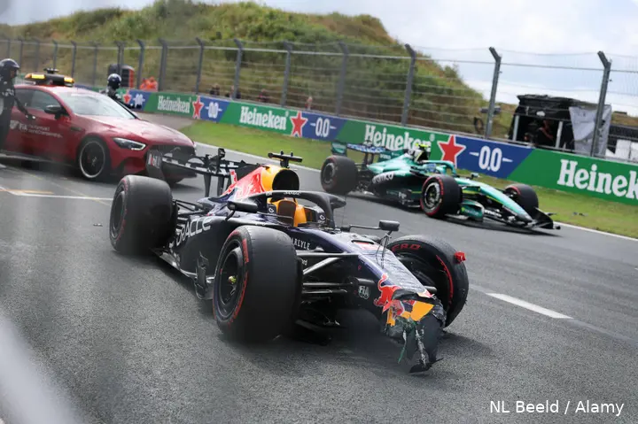 max-verstappen-crash-nederland-zandvoort-2026-medical-car-red-bull-racing-rb22-crash-12