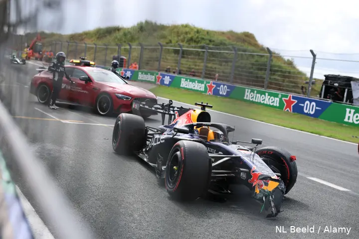 max-verstappen-crash-nederland-zandvoort-2026-medical-car-red-bull-racing-rb22-crash-16