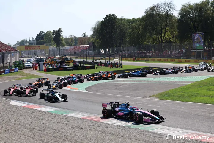 start-italië-monza-pierre-gasly-george-russell-lewis-hamilton-charles-leclerc-ferrari-max-verstappen
