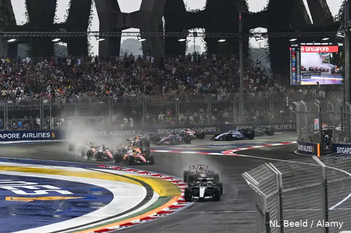 start-sprintrace-singapore-russell-verstappen-hamilton-leclerc-piastri-norris-1-regen
