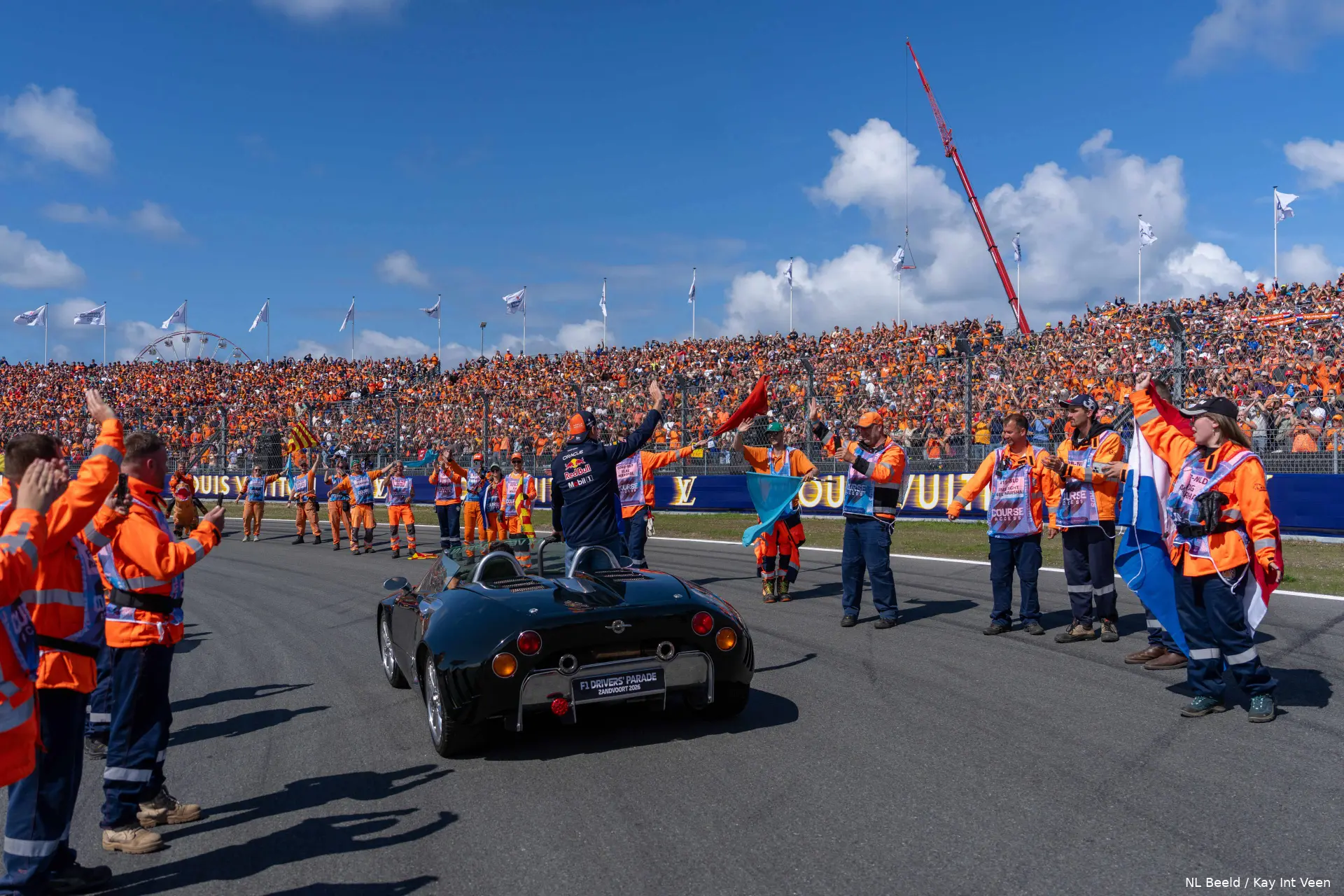 Max-verstappen-zandvoort-2026-oranje-fans