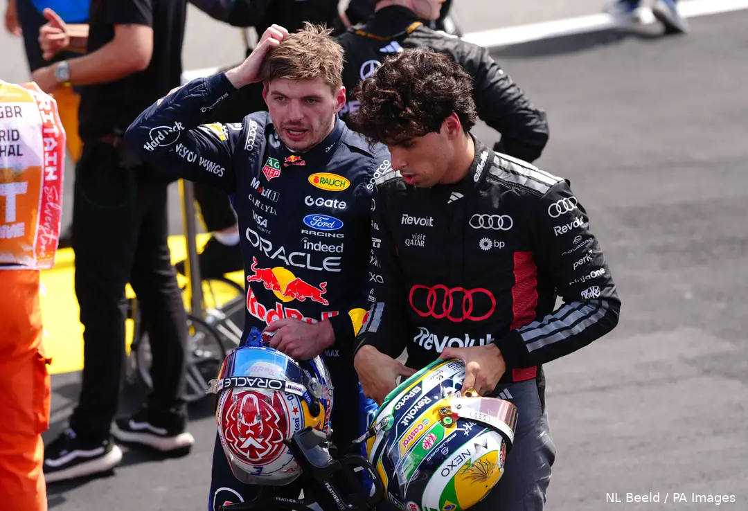 max-verstappen-gabriel-bortoleto-red-bull-racing-audi-silverstone-2026-2