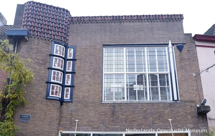 amsterdamseschoolarnhemse courant gebouwjpgmediaclass medium preserve aspect ratio73b0a9d058d2ce02a669caed48379b34985f82c6