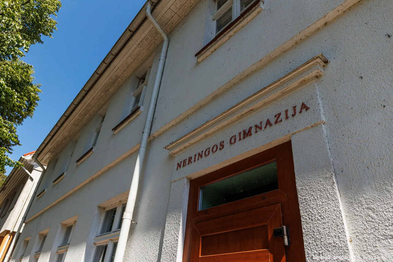 Neringos gimnazija / R. Tenio nuotr.