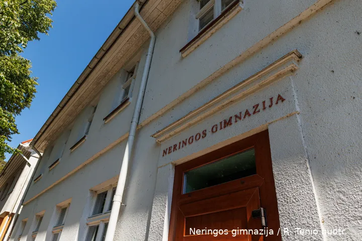 Neringos gimnazija / R. Tenio nuotr.