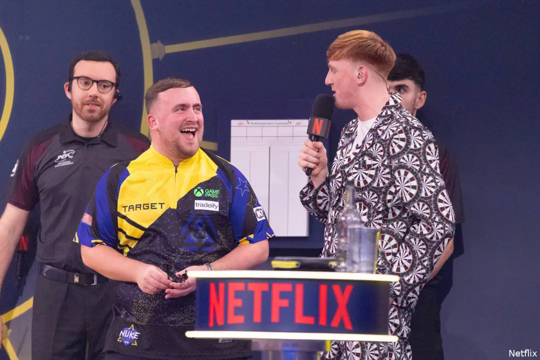 Luke Littler en AngryGinge bij Beat Luke Littler op Netflix