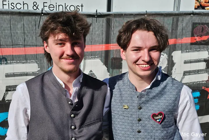 Casian und Antoine aus München bewerten Littlers sportliche Leistungen positiv, äußern jedoch deutliche Zweifel an seiner Rolle als Aushängeschild des Sports