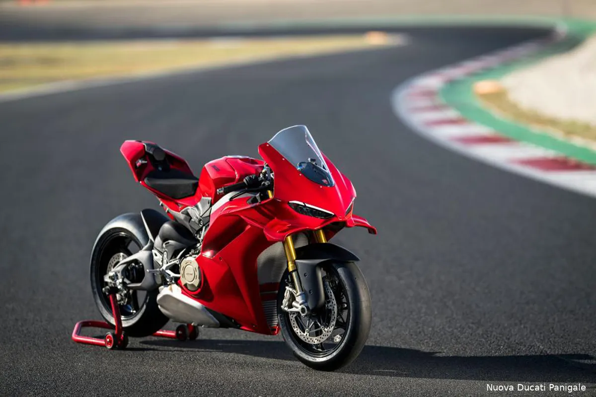 b ducati panigale v4s 2025 36