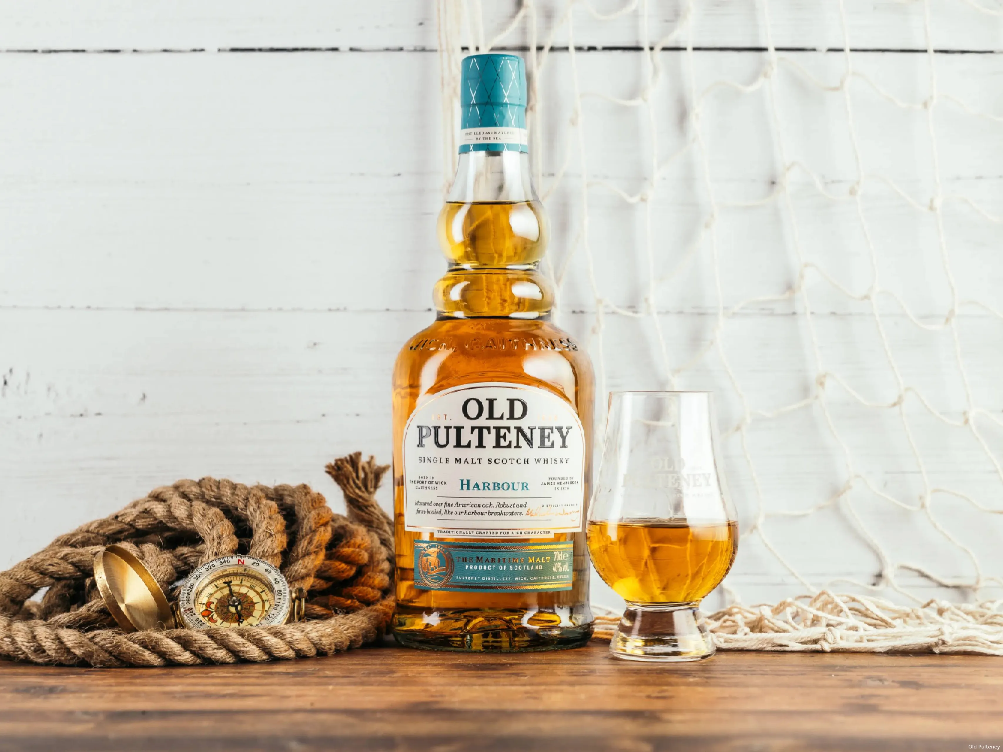 Old Pulteney Harbour single malt whisky op tafel