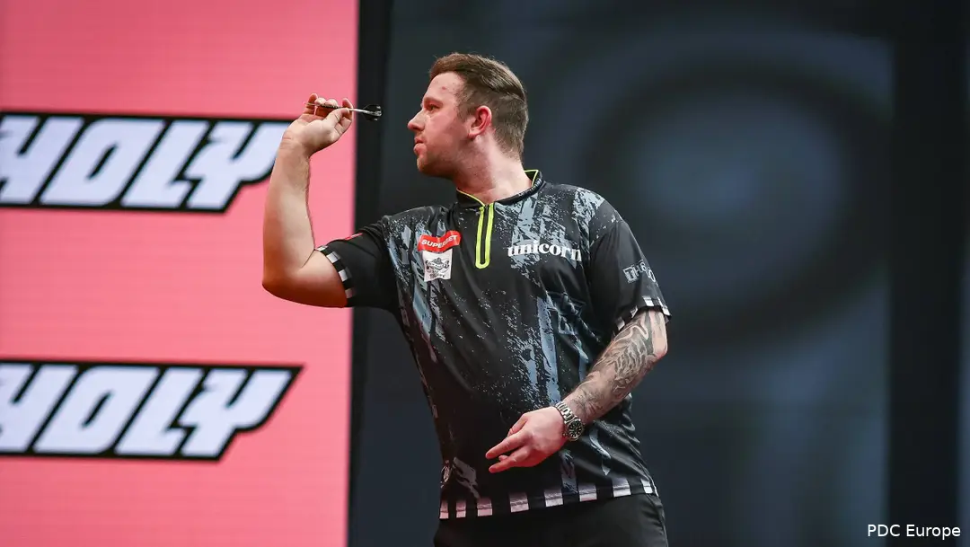 Callan Rydz throws a dart.