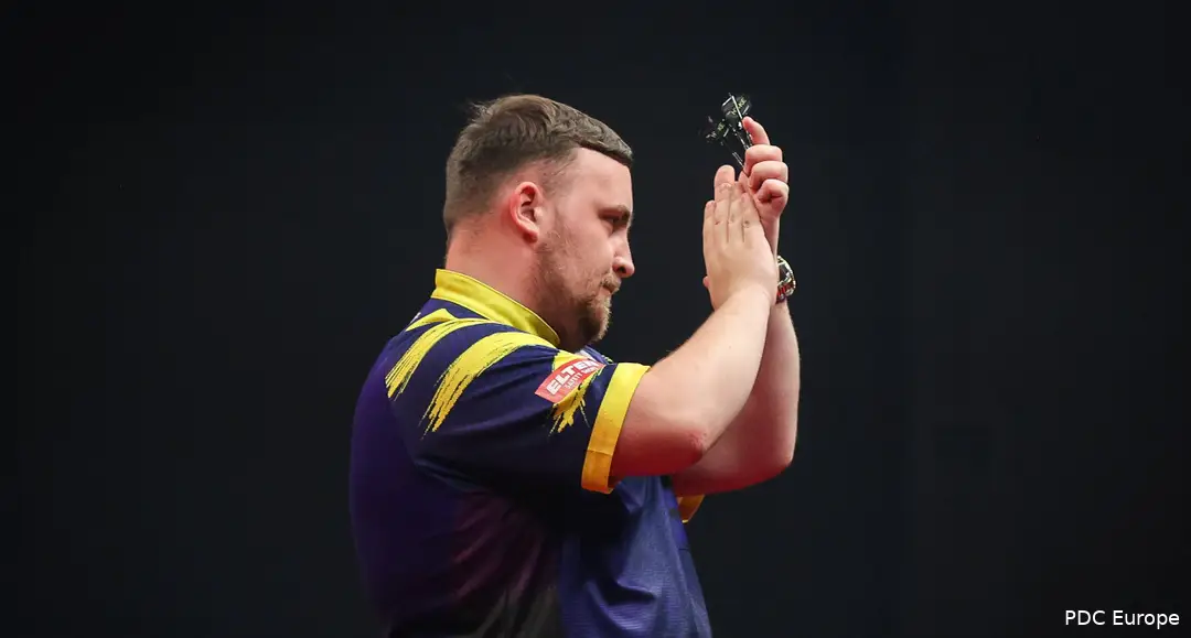 Luke Littler claps crowd